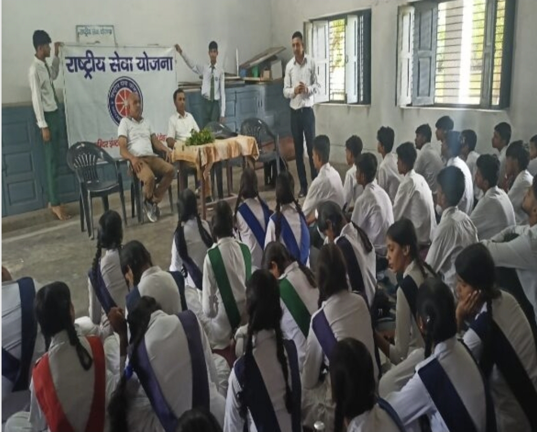 राष्ट्रीय सेवा योजना का उद्देश्य छात्र छात्राओं में सेवा, सहयोग, नेतृत्व, सौहार्द संकल्प समरसता आदि गुण विकास करना है। यमुना प्रसाद त्रिपाठी